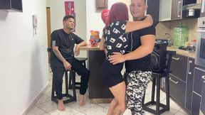 no me gusta que mi novia traiga a su mejor amigo a nuestra fiesta porque cuando baila regueton el le frota la polla en su culo ntr netorare