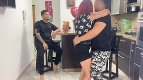 no me gusta que mi novia traiga a su mejor amigo a nuestra fiesta porque cuando baila regueton el le frota la polla en su culo ntr netorare