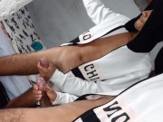 Estudiante se arrecha y se masturba