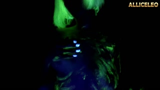 HALLOWEEN VLOG - I'm making a SEXY HALLOWEEN cosplay + FLUO paint on my body