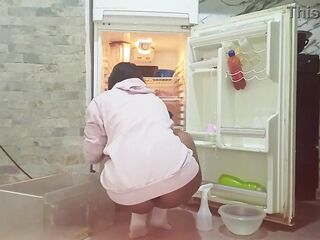 Hawt stepsister is filmed cleaning