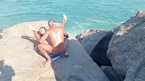 Levando Leitada Dos Amigos Na Pedra Da Praia De Abrico (completo No Red) 7 Min