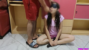 Linda Sobrina Cae en la Trampa del Tio Pervertido - Mi Tio Me Engaño con un Juego donde me Introduce algo en mi Boca