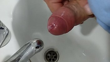 Me la casco en el ba&ntilde_o del trabajo