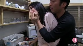 友達の妻はノーブラの淫乱女、旦那が寝ている隙に家中で、浮気チンポにねだりまくる