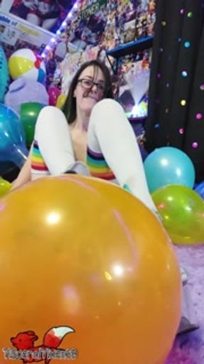 Looner Bitch goes on a popping frenzy!