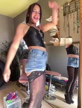 Sexy Dance While Live