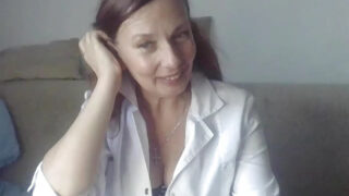 セクシーなヨーロッパ美女が激しく自慰行為をする