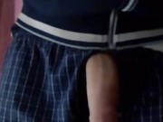 In Hose wichsen und dabei abspritzen