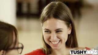 Riley Reid recibe una dura paliza anal después de una mamada caliente