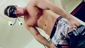 maskurbate: Exploring Austin's Muscular Physique