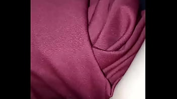 Si riscalda la fica col phon,tutta pisciata!