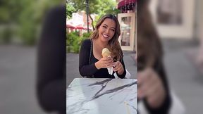 I watch her eating ice-cream and this turns me on