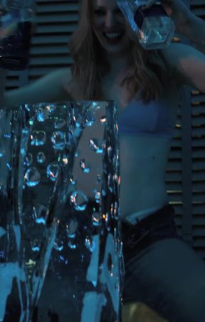 Actress Deborah Ann Woll - celebrity babe sexy hottie
