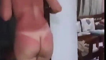Chegou da praia, deu a bundinha e saiu mancando