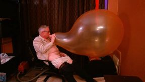 155) Giant Round Balloon Fuck by Kinky Daddy