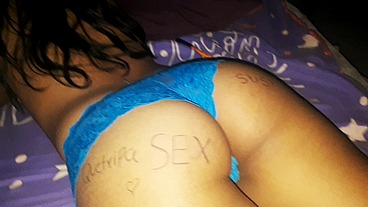 LA CULONA DE MI HERMANASTRA me modela tremenda tranca azul asta que me deja ver SU ANO DELICIOSO 🤤