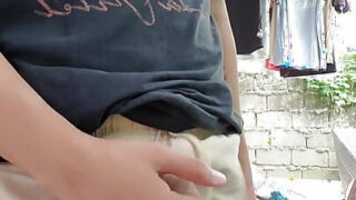 Asyalı bir genç kızın devasa penisleri elle okşayarak ve patlayıcı boşalmalarla dolu, açık havada çekilmiş ev yapımı videosu.