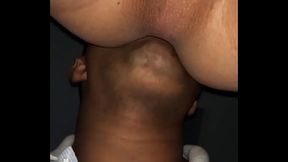 Tarado chupando meu cuzinho