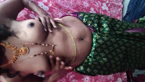 Marathi Housewife Seducing in the Saree Stripping