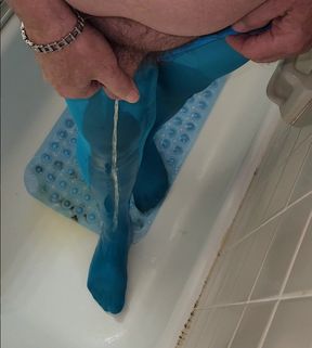 Morning piss my nylon pantyhose and feet.