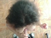 La señora de la limpieza tiene un culo grande y un coño demasiado apretado su esposo no se la mete