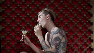Nicky Deeptroat Plumbing gives banana a wild handjob & takes a cumshot on his big dick