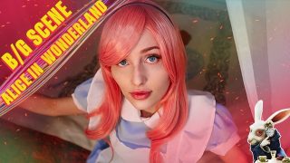 Intensiva avsugningar från storbröstad Alice i Underlandet Cosplayer i Stockings