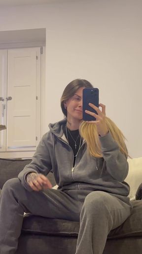 Amateur with big tits exposes her onlyfans content
