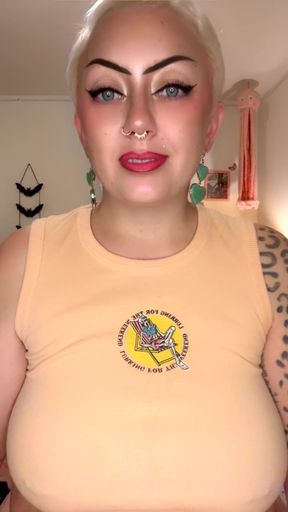 Keke shows off her thong and cum on OnlyFans