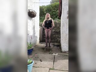 Sissy pissing outside