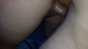 Putita en 4 con un dedo en el culo y me pide leche