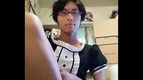 【朱音もみじ】　メイド服開脚　足上げ