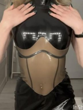 16 minutes of latex, heels & foot worship🔥