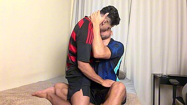 Primos heteros dotados fudendo depois do futebol