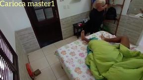 seduzindo a camareira do hotel
