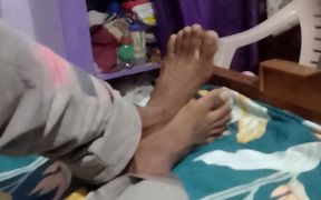 Showing Feet and Jerking Off