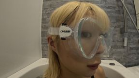 [Underwater] Diving test of new goggles wearing a swimming suit! Underwater is fun even in the bathtub!