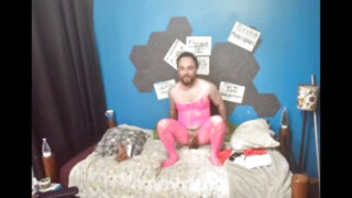 Azione amatoriale gay fatta in casa con gola profonda e scopata anale