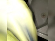 Bisexual brasileño amateur con verga enorme de 22 cm se masturba y saca abundante leche