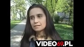 Polskie porno - Euroentuzjastka ma ochotę na odrobinę domowej integracji