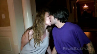 Athena Anderson e Violette Blakk chupam pau depois de uma foda anal quente