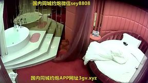 情趣酒店水滴监控TP高素质美女和瘦男友浴缸干到床上对白清晰