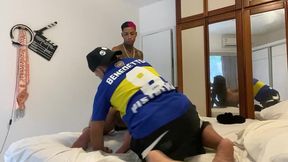 amanda souza dando pros dois pauzudos no seu quarto