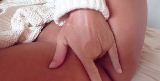 Finger fucking my filthy wet pussy in today´s daily selfshot clip, wishing you a horny wank over me this Wednesday!