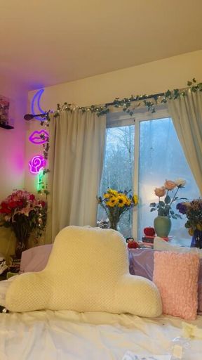 Naughty Patient Luna, Watch me in my patient gown, white compression knee high socks, oxygen with bad, Pleasure myself until I orgasm😷🧤💦🥵🔥