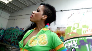 Azgın Latin genç kız Afra Red büyük horoz tarafından anal olarak beceriliyor