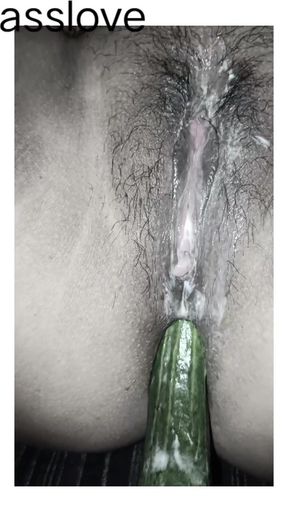 Cucumber put in the ass of a female friend