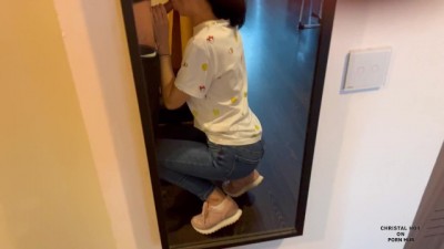 Orgie Nebună la Oglindă: Gura Plină de Spermă