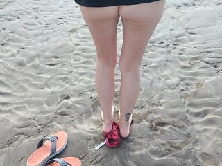 Stripping Bare Butt And Pussy In Public.. (Juicylousie)